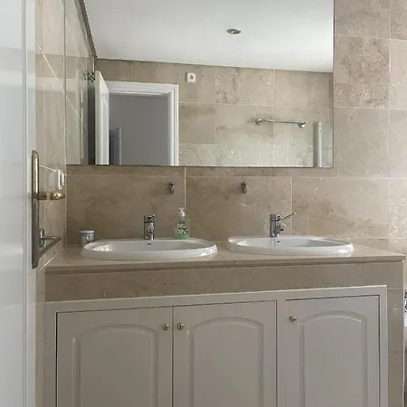 Stunning 2-bed In Marina De Le Duquesa *